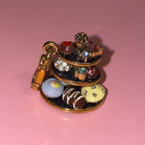 Juicy charm cupcake platter
